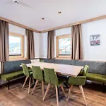 Vakantiehuis Beim Lois Isskogelblick - By Alpenluxus Collection *